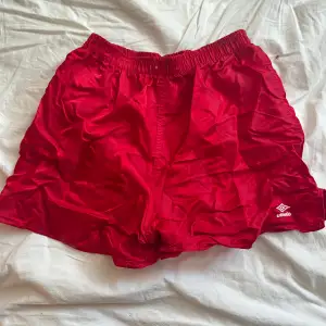 Shorts! I en röd färg fett chill! 