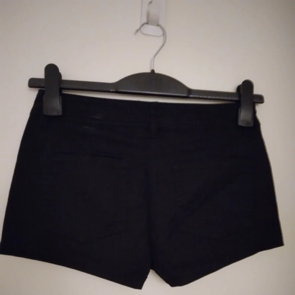 Svarta korta shorts med fickor, Strlk 36 /  XS-S.  - 1