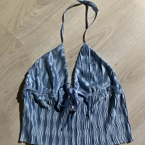 Söt topp - Söt liten topp från shein Säljer då den inte passar mig, Snygg inför alla sommarens fester