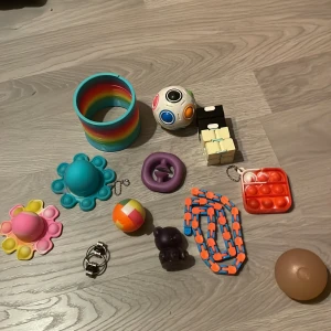 Fidget toys! - Massa fidget toys! Bra skick! 10kr styckr! ❗️alla stressbollar tvättas❗️