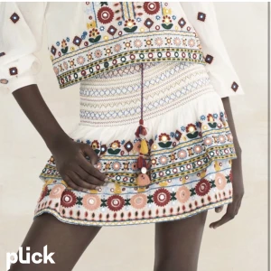 Zara kjol - Jätte söt mönstrad kjol från zara. Perfekt till sommaren och den är Inte använd mycket alls.💗 Hör av dig vid frågor och intresse 💗💗