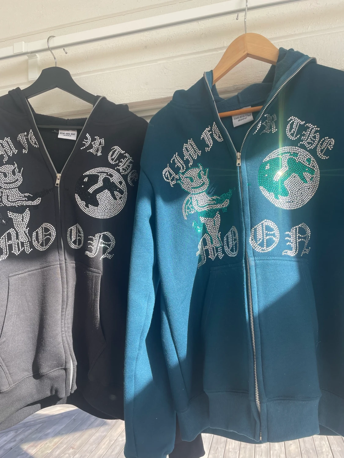 Zip hoodies från aim for the moon