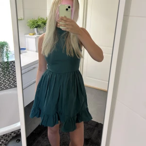 Grön klänning - Så fin grön klänning från zara. Aldrig använd. Storlek S💚💚🪴