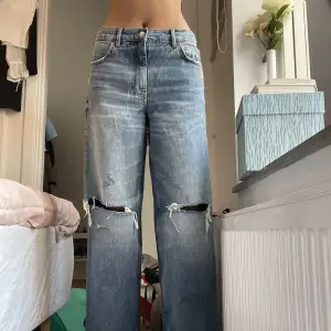 Zara jeans i stl 38! Dom är i modellen ”the new daddy” 