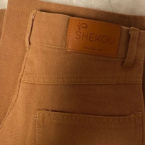 Petite Bruna Jeans  - Petite Bruna Jeans från Shekou New Zealand, passar inte mig och originalpriset ligger mellan 300-400 kr men säljs mycket billigare 💸💕 Passa på om du har svårt med att hitta jeans i mindre storlek 