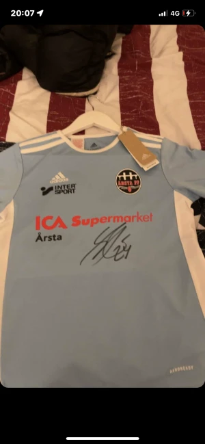 Signerad Simon kjear tröja - Vunnit en signerad tröja av Simon kjear 