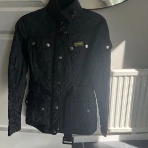 Jacka från barbour - Köpt 2014 och använd några gånger bara. Strl 34 