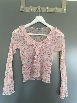 somrig blus🌸 - supersöt somrig blus, nästan aldrig använd🌸🌺