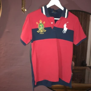 Polo Ralph Lauren Piké - Hej, säljer min polo Ralph lauren piké. Stl L i barn S i vuxen😁.   Cond: 9/10 typ aldrig använd, Max 5 gånger.  Tar bara Swish!😀  Priset kan diskuteras 