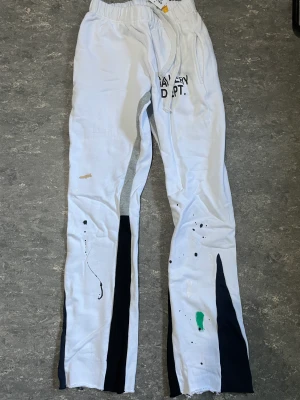 Gallery Dept - Size was too small for me bough S first perfect on smaller ppl that like tight fit 