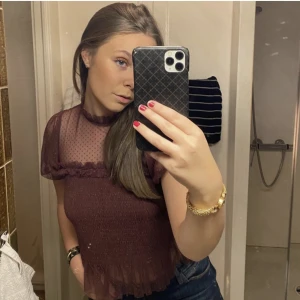 Festtopp - Så snygg knappt använd blus från NA-KD. Lånad bild. Pris kan diskuteras. 