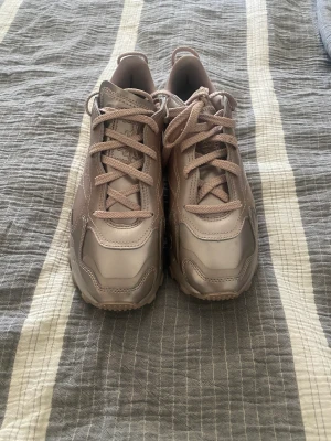 Reebok cardi b  - Rosa metallic cardi b 