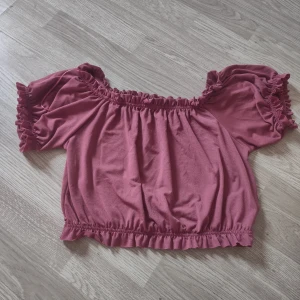 Topp - Säljer denna topp från Ginaticot Storlek L passar m