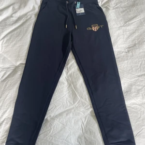 Blå mjukisbyxor  - Marinblå mjukisbyxor från Gant. Endast provade, prislappen sitter kvar💙Stl xs