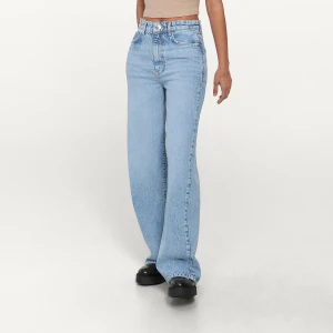 Idun straight jeans - Blåa jeans som jag har för mig är Idun från Gina. Slitage i kanterna från att ha använt dem, men inget märkvärdigt när man bär dem 🩵🦋