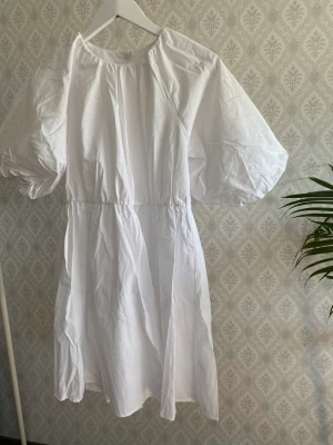 Klänning - Hör av dig om du vill ha fler bilder eller frågor🦋