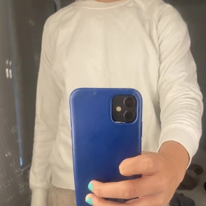 Vit sweatshirt - Vanlig vit sweatshirt från Crocker i storlek XS