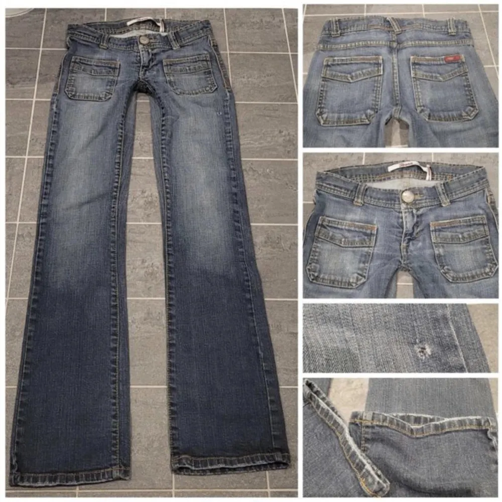 Supersnygga jeans som tyvärr är för stora på mig. Skulle säga att det motsvarar runt w25 l31, dock är jeansen i väldigt stretchiga material så passar även några storlekar uppåt i midjan💓 tveka inte att höra av dig om du har frågor. Jeans & Byxor.