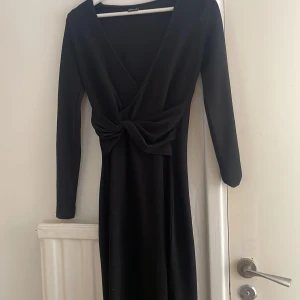 Långklänning  - Svart långklänning med glitter