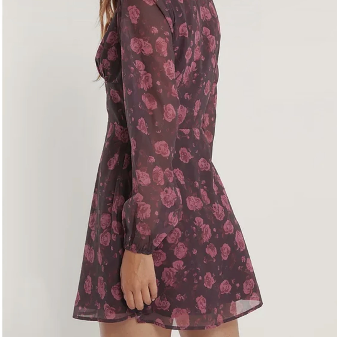 Blommig snygg klänning - 91