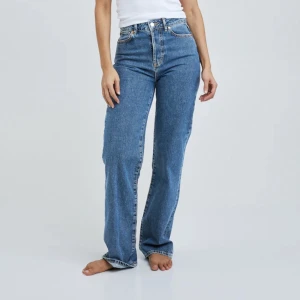 Jeans  - Blåa jeans från bikbok i bra skick 