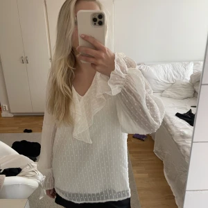 Vit volangblus - Jättesöt vit volangblus