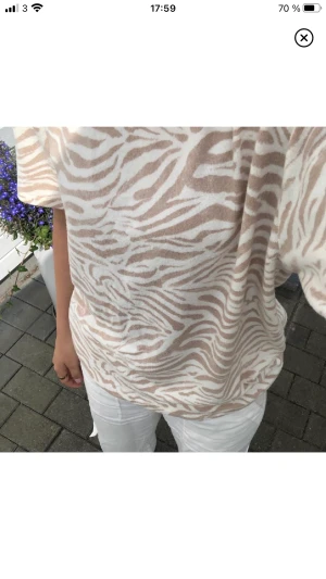 Mönstrad HM t-shirt - Cool mönstrad t-shirt från H&M, st S, aldrig använda i skick 9/10⚡️🤘🏽