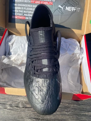 Puma fotbollsskor  - Oanvända i kartong