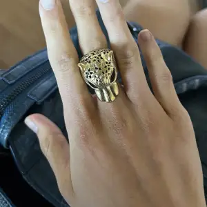 Sjukt cool och unik ring 