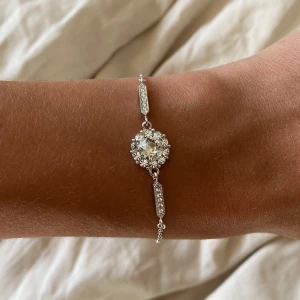 Armband från lily and rose  - Armbandet är från Lily and rose 