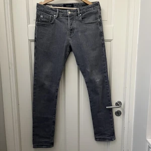 Scotch & Soda jeans - Säljer nu ett par Scotch & Soda jeans i modellen Ralston. Helt ok skick. Hör av er vid frågor :)