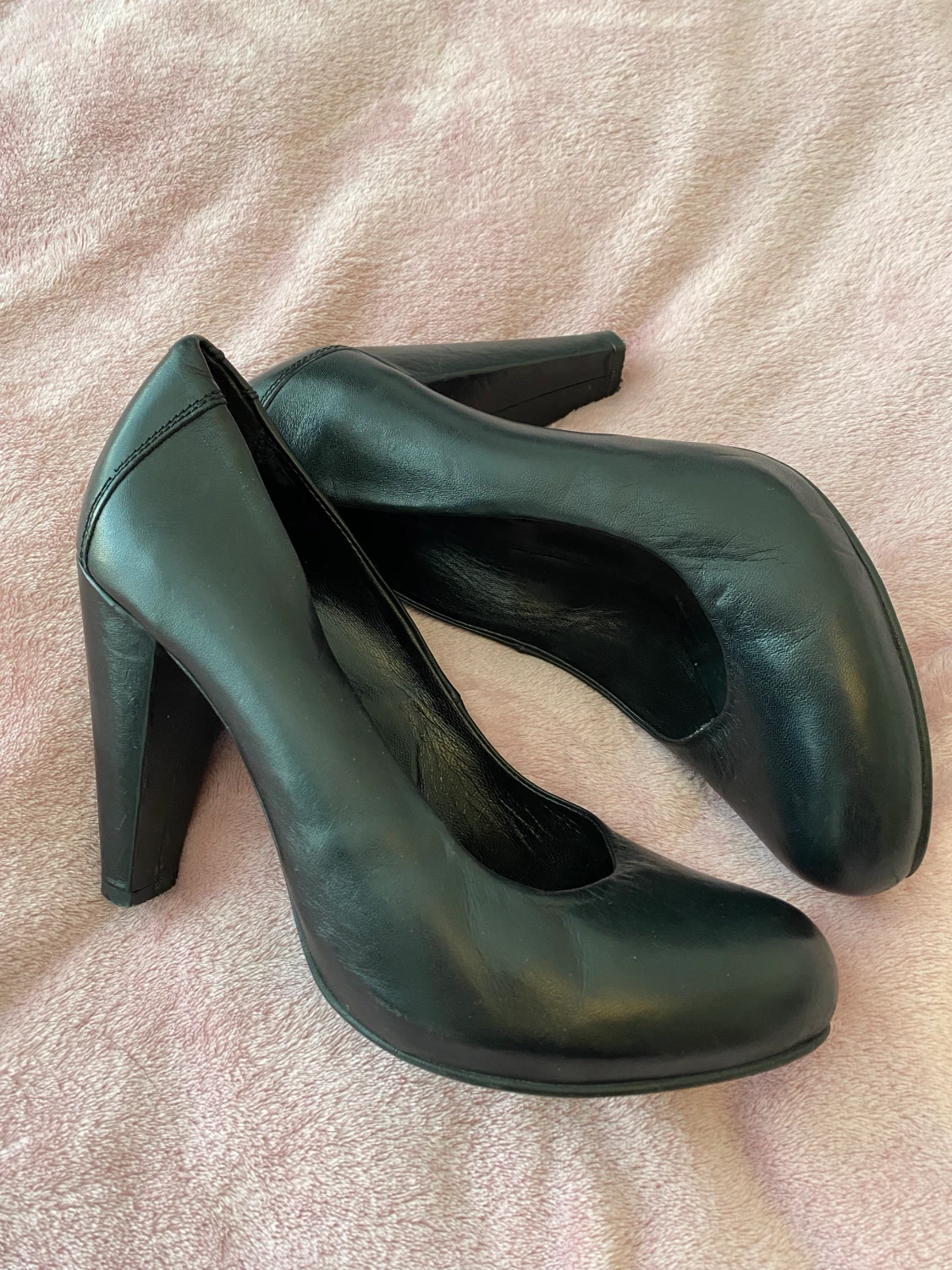 Ursnygga skinnpumps strl 38