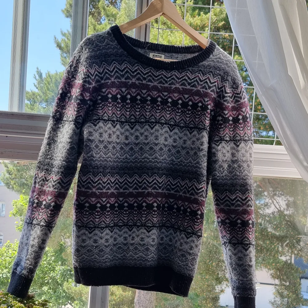 Grandpa sweater från mtwtfss weekday i small. Inte riktigt min stil så använder den inte längre.. Stickat.