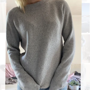 Stickad tröja  - Stickad tröja från Vera Moda i storlek XS. Perfekt ”pull-over” när det blir lite kallare på kvällarna