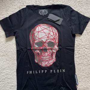 Philip plein t-shirt. Möts upp i Göteborg och fraktar kring hela Norden, vid frågor eller funderingar så är det bara att höra av sig 