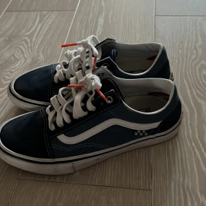 Vans skor - Säljer dessa vans skor. 7,5/10 i skick.