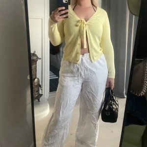 Kofta med knytning  - Supersöt 💕