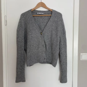 Kofta Zara - Mysig grå kofta från Zara