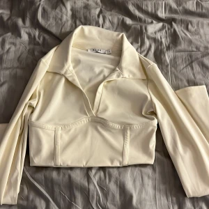 Topp - Krämvit topp från nakd i storlek S. Aldrig använd💘