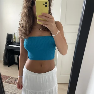 Tubtopp  - Kort blå Tubtopp från Pull&Bear. Knappast använd 🥰