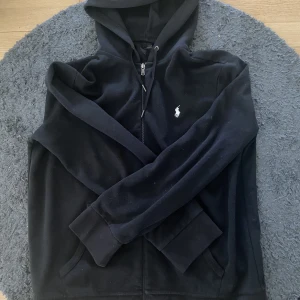 Ralph luren zip up - Den är i god skick. Har använt den typ 5 gånger 