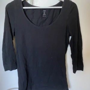 Tröja - Två svarta långärmade tröjor! Supersköna! En för 50 eller båda för 80.