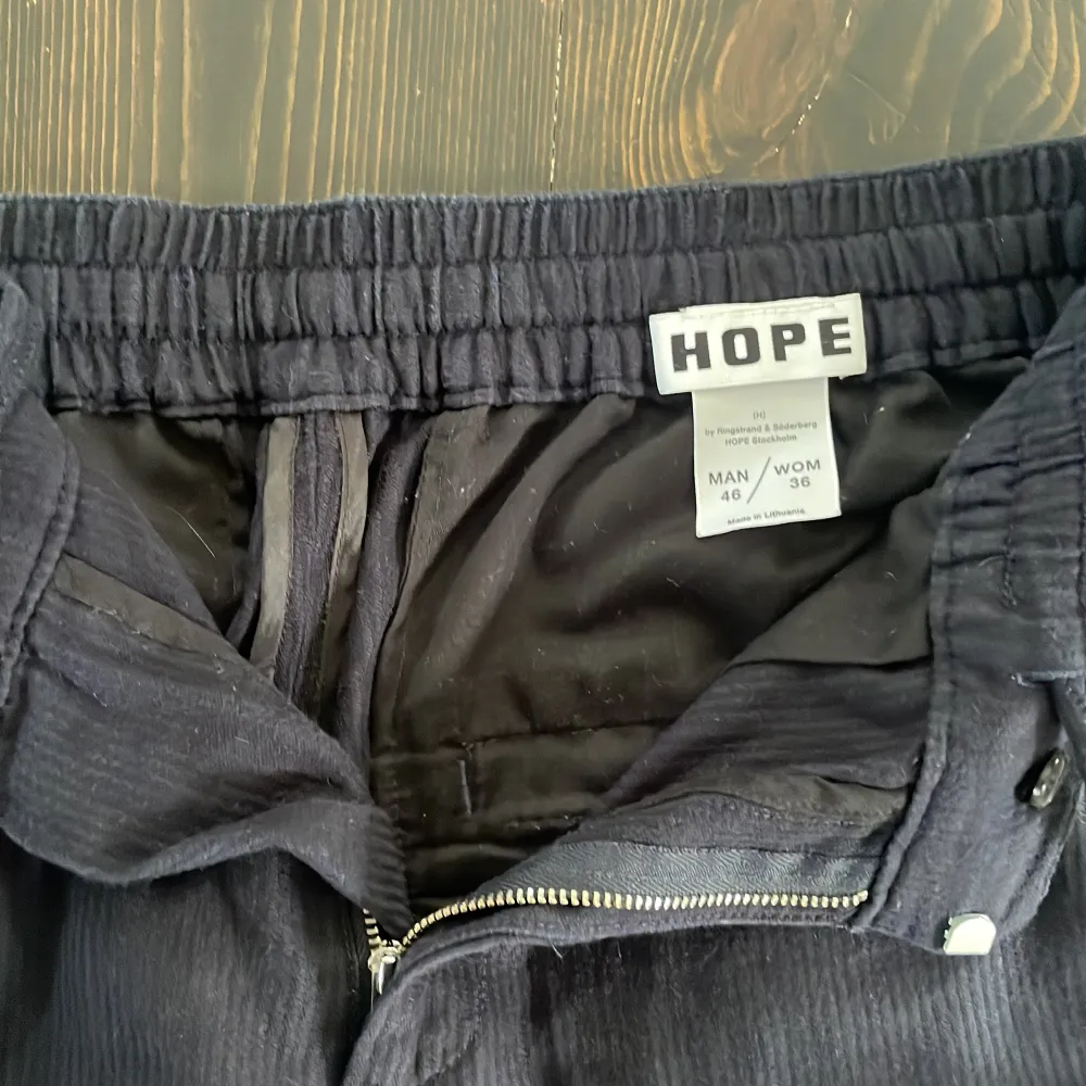 HOPE byxor baggiga/breda (Man 46 / Woman 36). Jeans & Byxor.