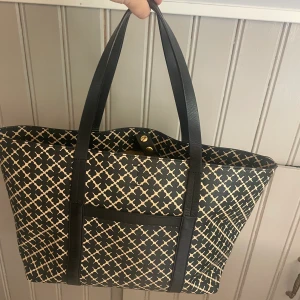 Marlene Birger väska mellan stor  - Äkta marlene Birger väska  Använd varsamt