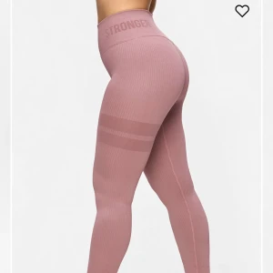 Stronger tights  - Tights köpta på stronger för 600kr, sparsamt använda och säljer då de ej kommer till användning🌸