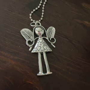 Halsband  - Nytt nickelfritt halsband 4.5 cm stort med en lång kulkedja 