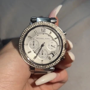 Michael kors  - Som helt ny,nästan aldrig använt, ordinarie pris 2 995 säljer för 1 350 