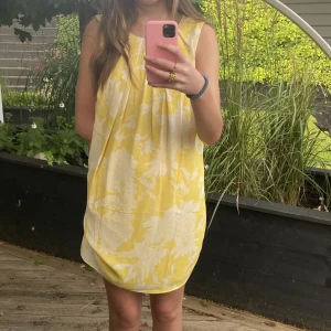 Sommarklänning - Denna fina sommarklänning kommer tyvärr inte till användning. Pris kan diskuteras ❣️❣️