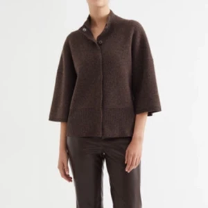 Kofta - Kofta från soft goat i färgen oak, använd enstaka gång, storlek s. Nypris var 2 195kr, men finns ej att köpa längre