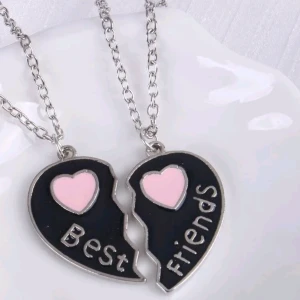 Hjärta charm halsband - Svarta halsband med BFF-hjärtan kopplade med en magnet.  Ny och oanvänd enligt bild